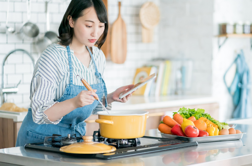 使用中は、火のそばを離れないでください。