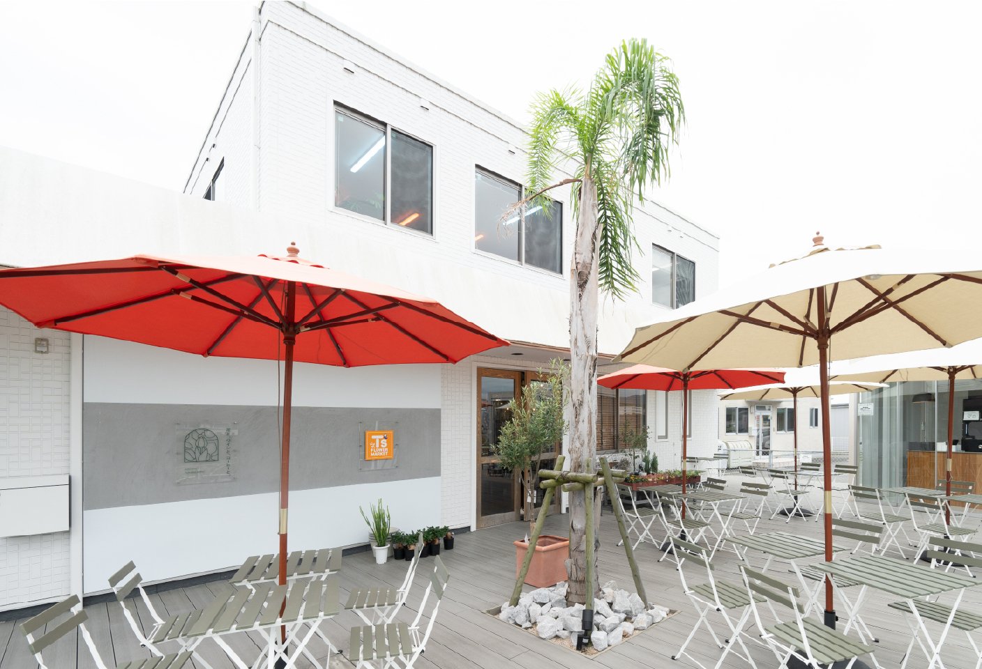 T's FLOWER MARKET（ティーズフラワーマーケット） 花と、ワインと、コーヒーと。